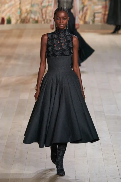 Look 12